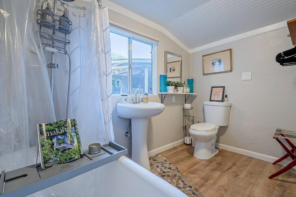 Cute Peaceful Tiny House Getaway W Backyard - Low Summer Rates! Tucson Bagian luar foto