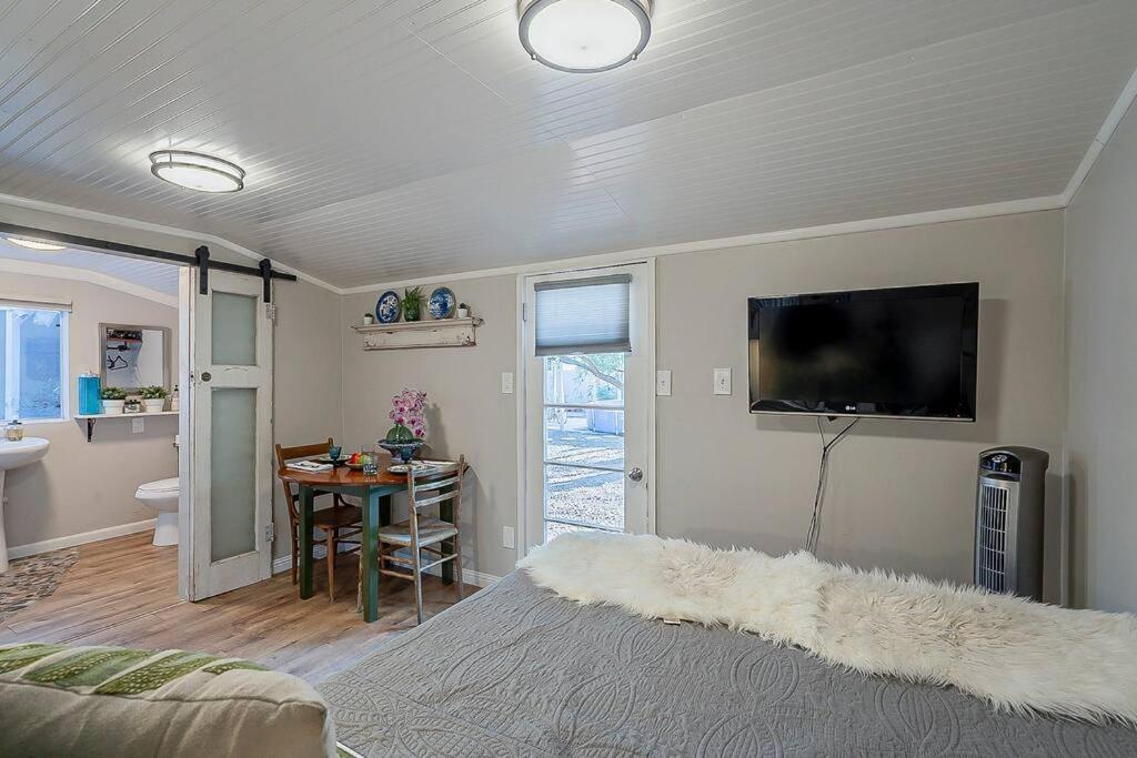 Cute Peaceful Tiny House Getaway W Backyard - Low Summer Rates! Tucson Bagian luar foto